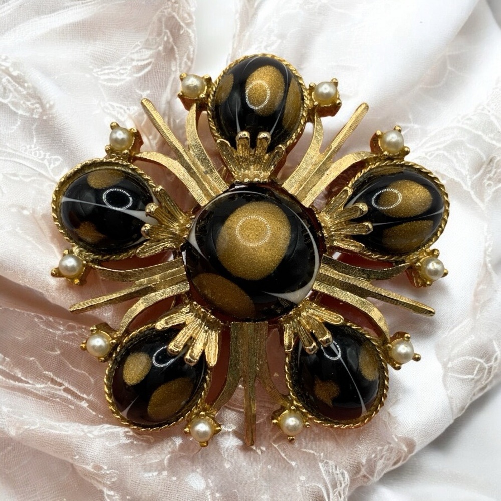 Elegant Vintage Gold and Black Art Glass Brooch with Pearls